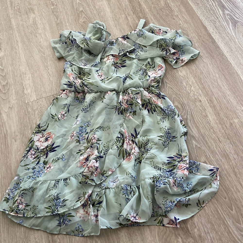 Iz girl byer kids size 10 ruffle green dress